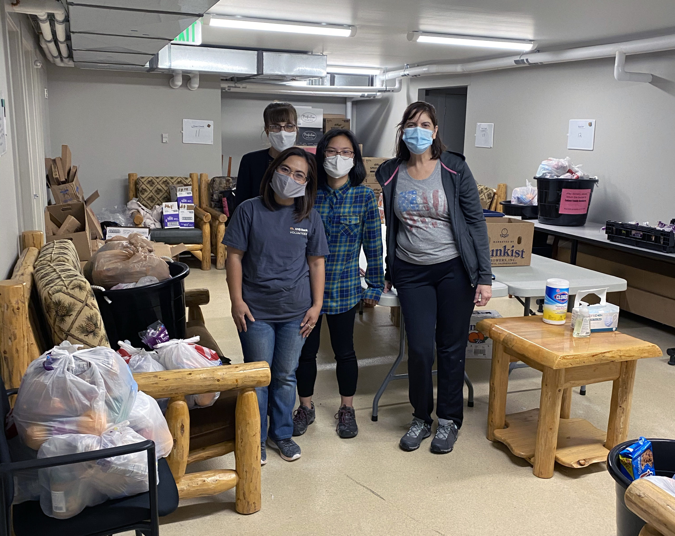 ANB Bank volunteers pack weekend meals