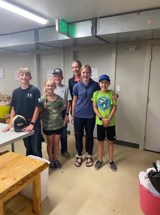 St. Luke\’s Evangelical Luthern  Youth Group Packs Our First Bags of the 2022-2023 Year